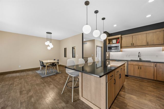 3061 Dell Ridge Lane, Hiawatha, IA 52233