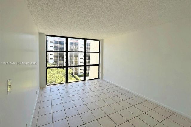 16919 N Bay Rd 617, Sunny Isles Beach, FL 33160