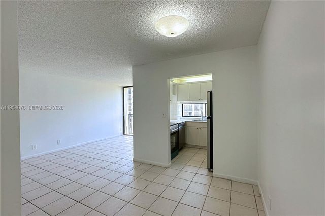 16919 N Bay Rd 617, Sunny Isles Beach, FL 33160