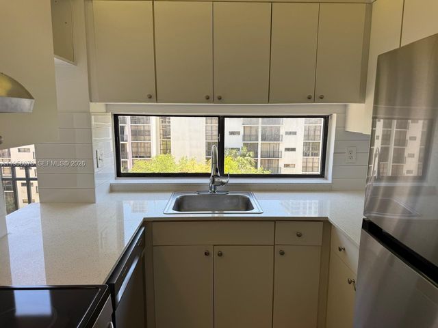 16919 N Bay Rd 617, Sunny Isles Beach, FL 33160