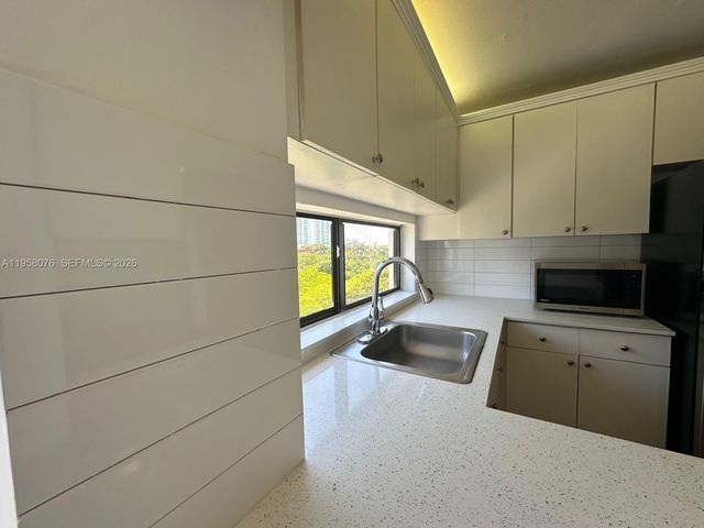 16919 N Bay Rd 617, Sunny Isles Beach, FL 33160