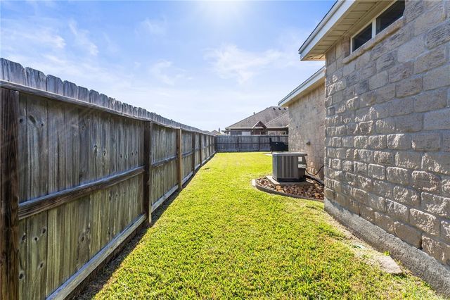 3818 Gladstone Dr, Corpus Christi, TX 78414