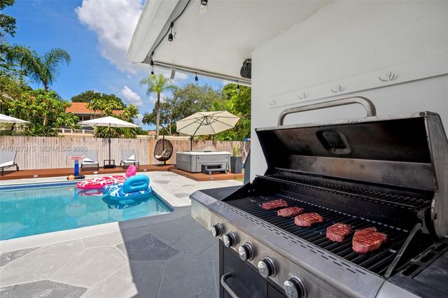 8101 W Lake Drive, Lake Clarke Shores, FL 33406