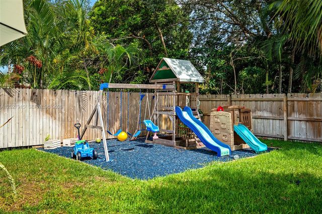 8101 W Lake Drive, Lake Clarke Shores, FL 33406