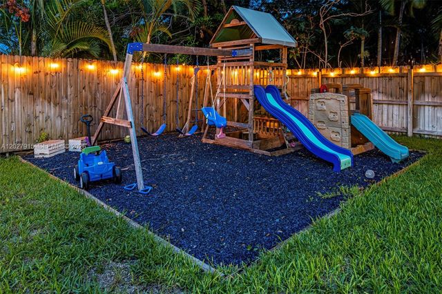 8101 W Lake Drive, Lake Clarke Shores, FL 33406