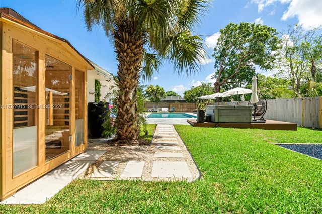 8101 W Lake Drive, Lake Clarke Shores, FL 33406