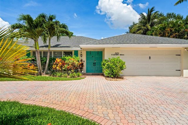 8101 W Lake Drive, Lake Clarke Shores, FL 33406