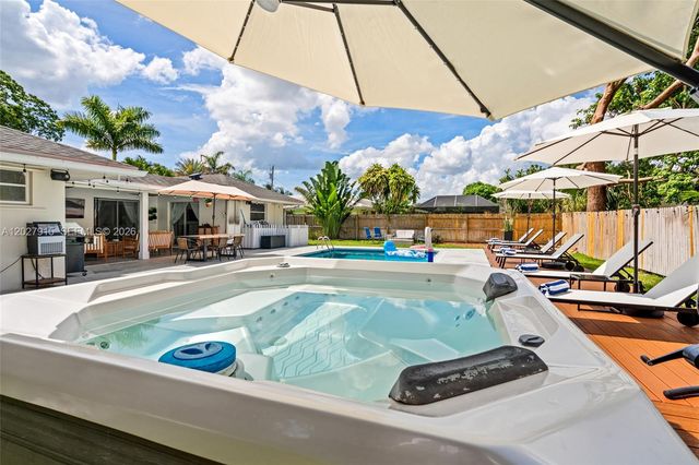 8101 W Lake Drive, Lake Clarke Shores, FL 33406