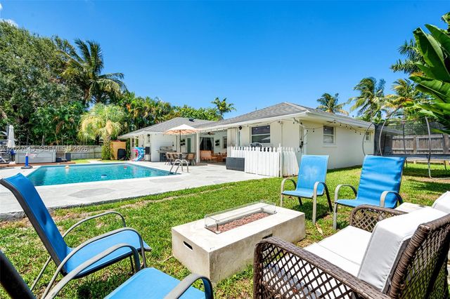 8101 W Lake Drive, Lake Clarke Shores, FL 33406