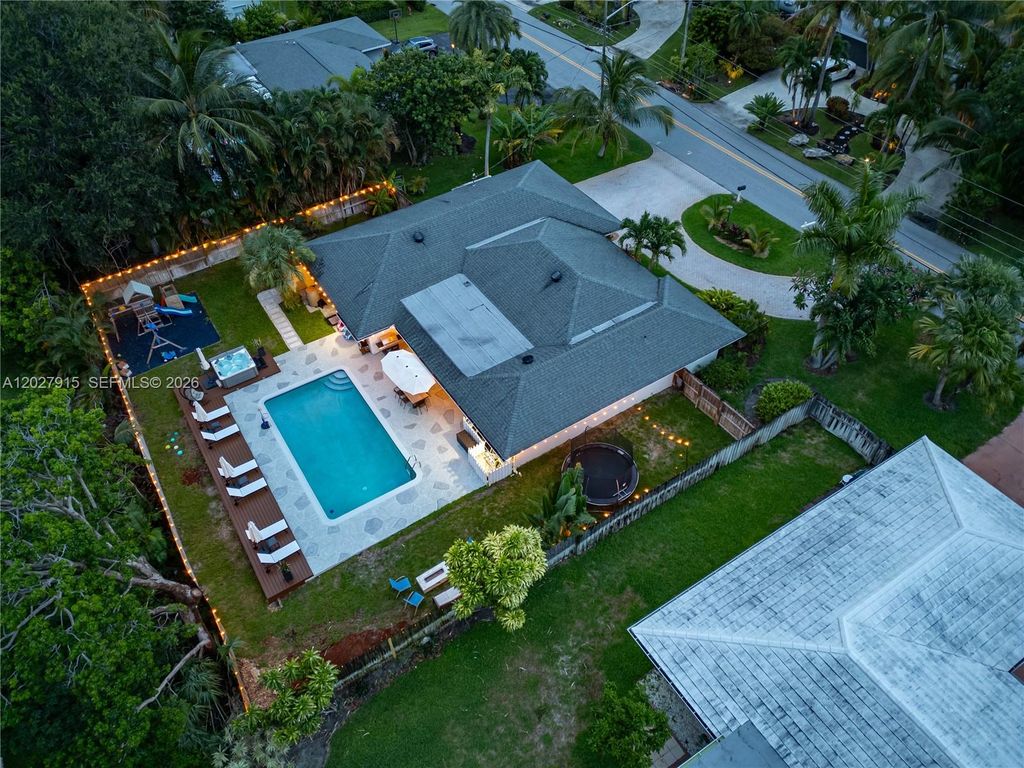 8101 W Lake Drive, Lake Clarke Shores, FL 33406