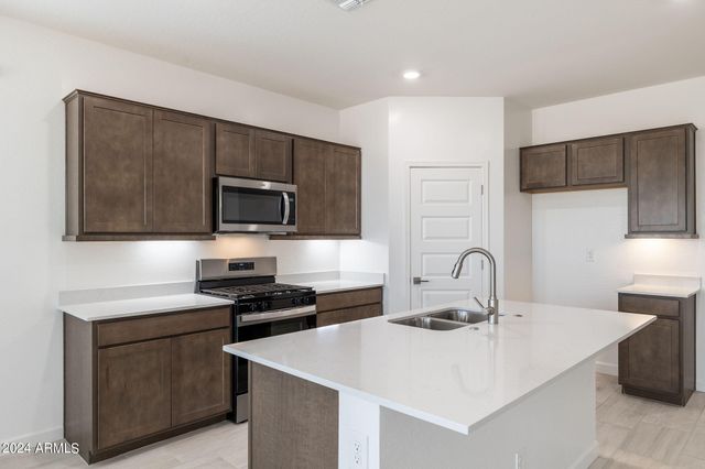 15470 W DESERT HOLLOW Drive, Surprise, AZ 85387