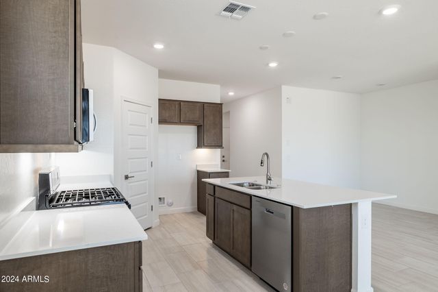 15470 W DESERT HOLLOW Drive, Surprise, AZ 85387