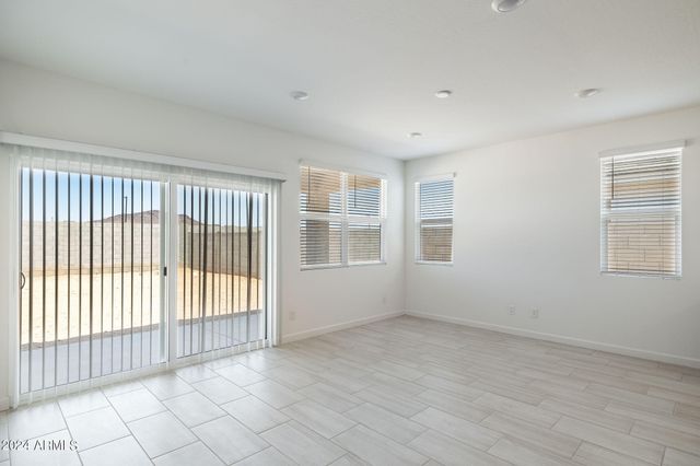 15470 W DESERT HOLLOW Drive, Surprise, AZ 85387