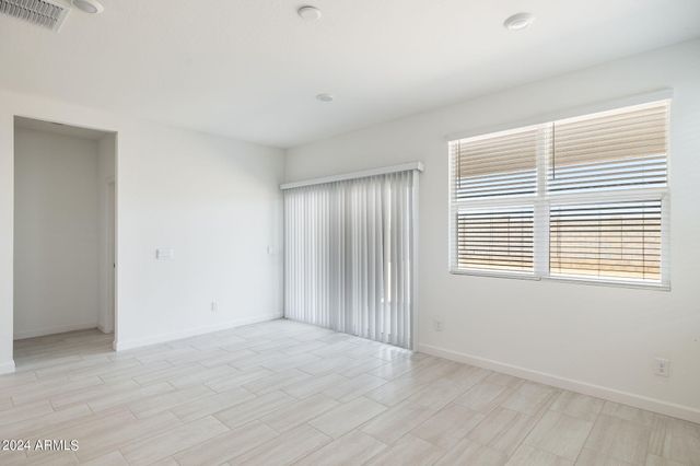 15470 W DESERT HOLLOW Drive, Surprise, AZ 85387