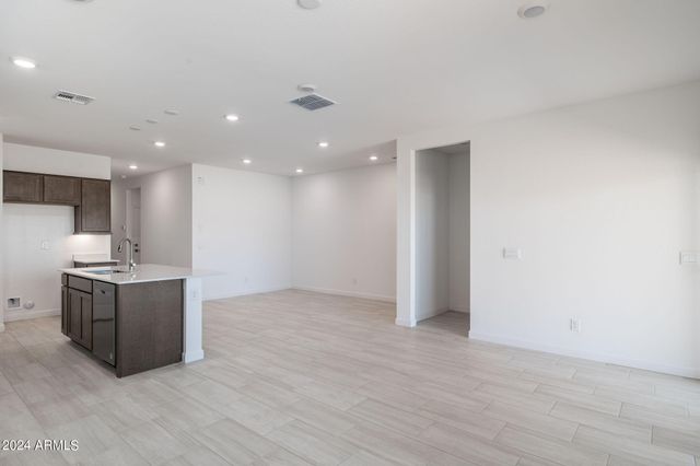 15470 W DESERT HOLLOW Drive, Surprise, AZ 85387