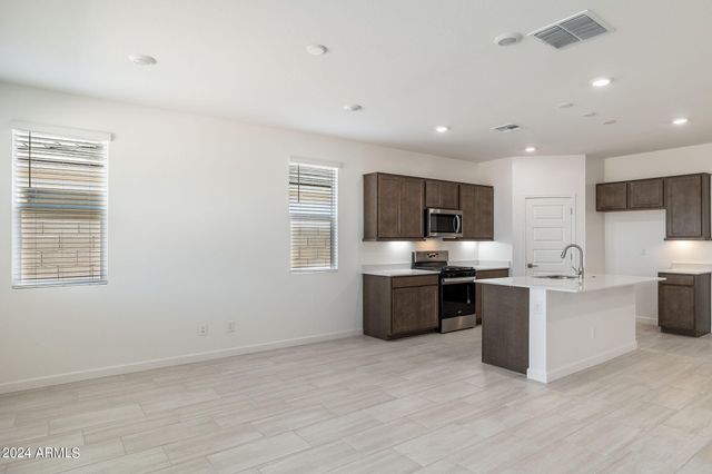 15470 W DESERT HOLLOW Drive, Surprise, AZ 85387