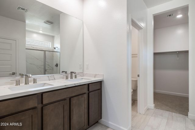 15470 W DESERT HOLLOW Drive, Surprise, AZ 85387