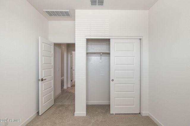 15470 W DESERT HOLLOW Drive, Surprise, AZ 85387