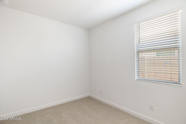 15470 W DESERT HOLLOW Drive, Surprise, AZ 85387