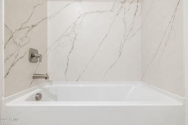 15470 W DESERT HOLLOW Drive, Surprise, AZ 85387