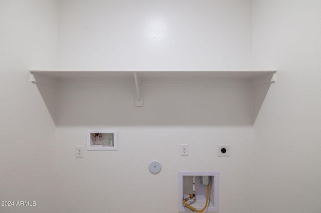 15470 W DESERT HOLLOW Drive, Surprise, AZ 85387