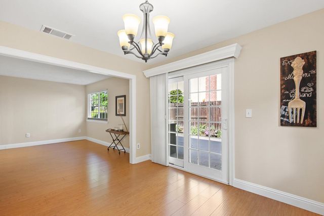 912 Los Robles, Davis, CA 95618