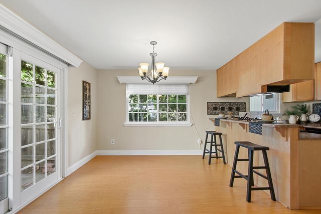 912 Los Robles, Davis, CA 95618