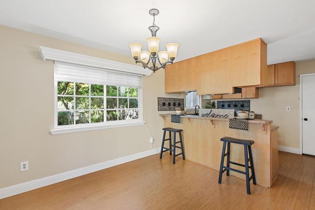 912 Los Robles, Davis, CA 95618