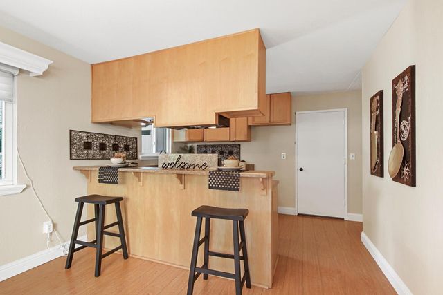 912 Los Robles, Davis, CA 95618