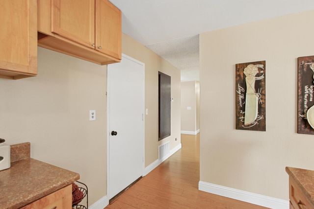 912 Los Robles, Davis, CA 95618