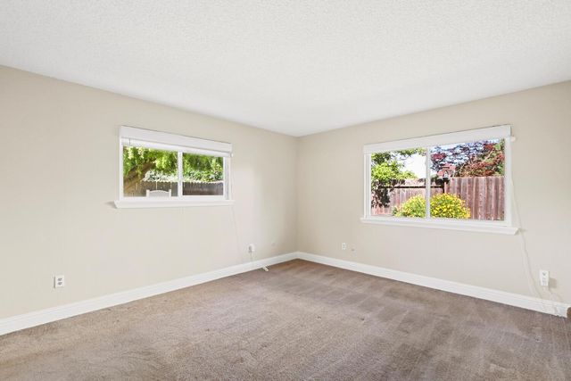 912 Los Robles, Davis, CA 95618