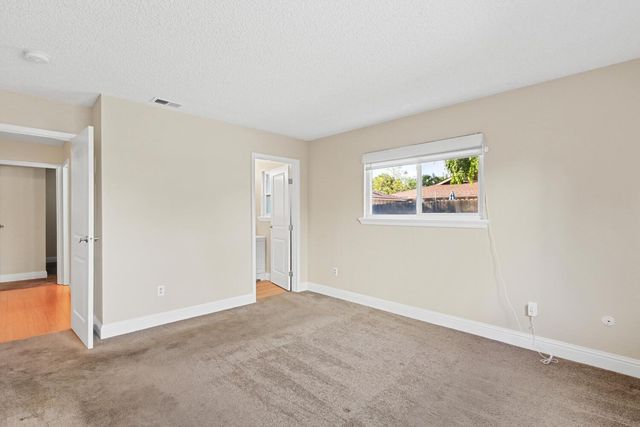 912 Los Robles, Davis, CA 95618