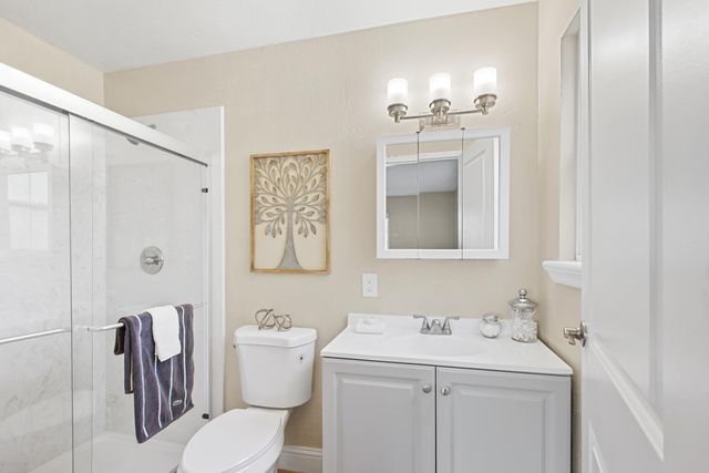 912 Los Robles, Davis, CA 95618