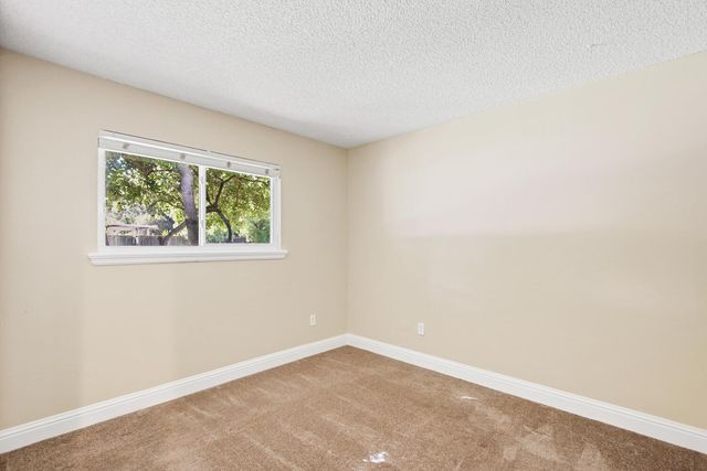 912 Los Robles, Davis, CA 95618