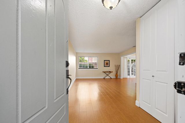 912 Los Robles, Davis, CA 95618