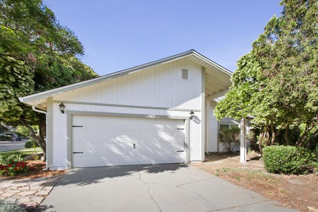 912 Los Robles, Davis, CA 95618