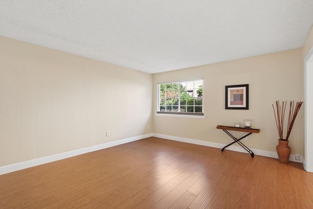 912 Los Robles, Davis, CA 95618