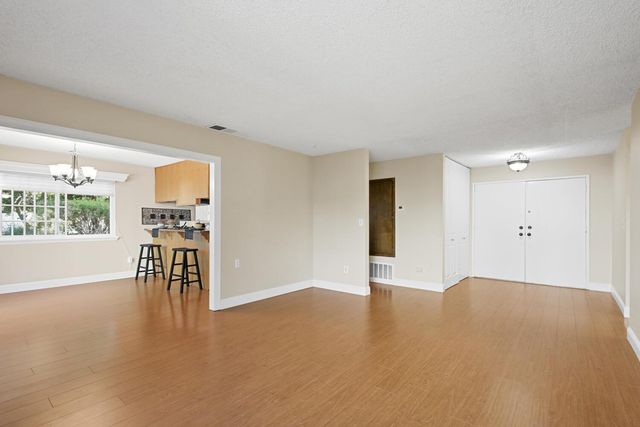 912 Los Robles, Davis, CA 95618