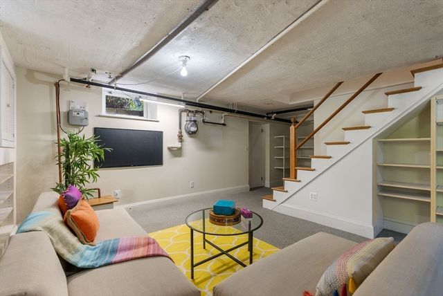 89 Beaumont Ave, Newton, MA 02460