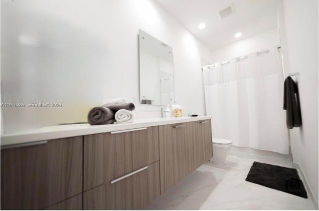 1045 NE 18th Ave 304, Fort Lauderdale, FL 33304