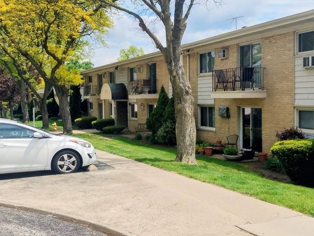 551 Carlysle Drive 2, Clarendon Hills, IL 60514
