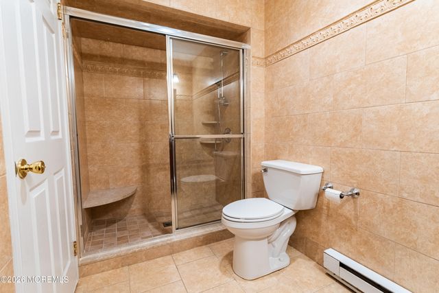 69 Overlook Way E, Manalapan, NJ 07726