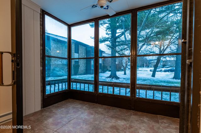 69 Overlook Way E, Manalapan, NJ 07726