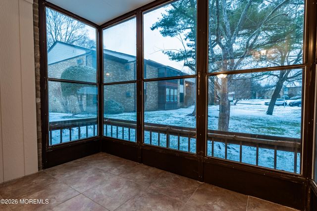 69 Overlook Way E, Manalapan, NJ 07726