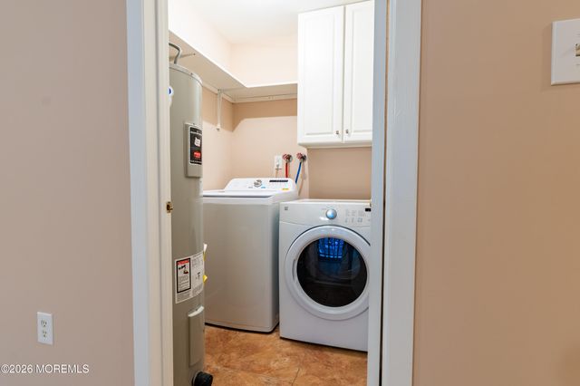 69 Overlook Way E, Manalapan, NJ 07726