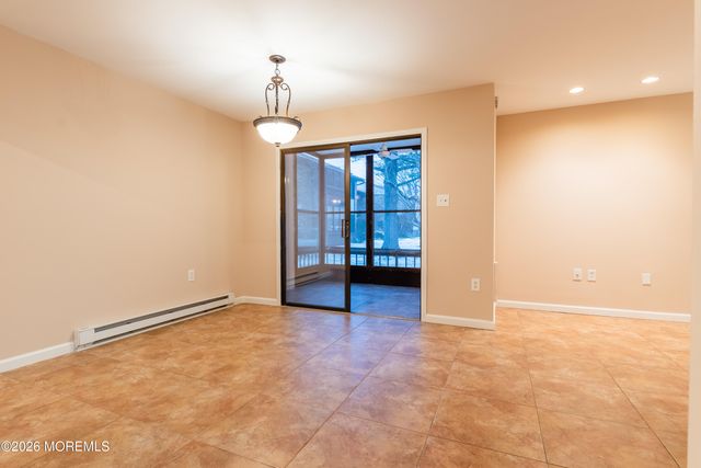 69 Overlook Way E, Manalapan, NJ 07726