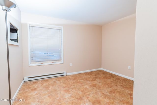 69 Overlook Way E, Manalapan, NJ 07726