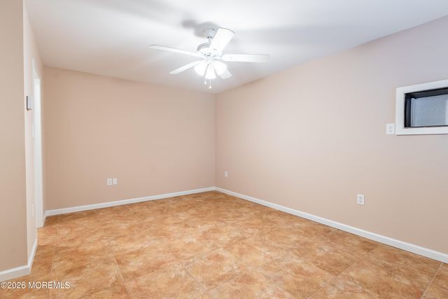 69 Overlook Way E, Manalapan, NJ 07726