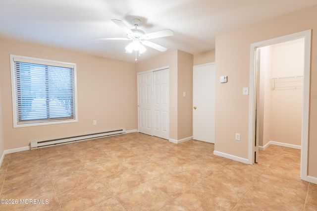 69 Overlook Way E, Manalapan, NJ 07726