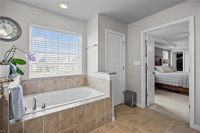 621 Wood Nymph LN, Chesapeake, VA 23323